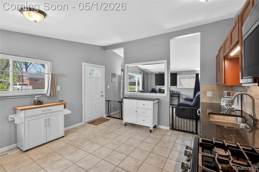 22813 Detour Street, Saint Clair Shores, MI 48082 — Photo 12