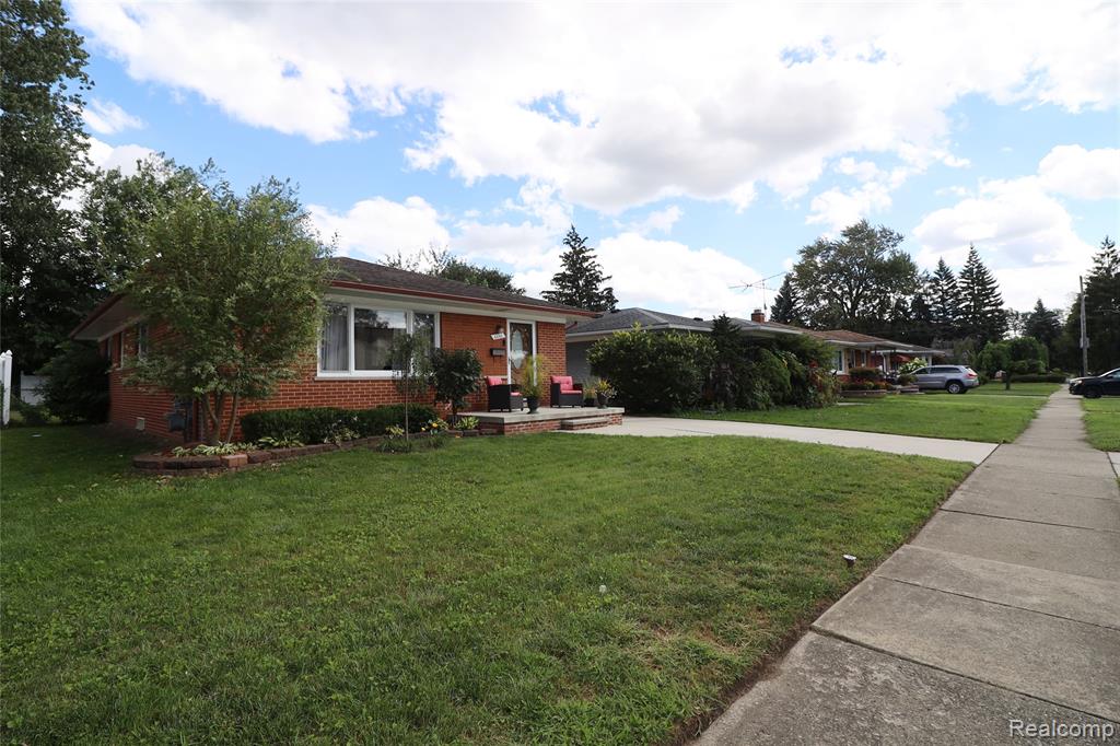 6840 N Silvery Lane, Dearborn Heights, MI 48127 — Photo 7