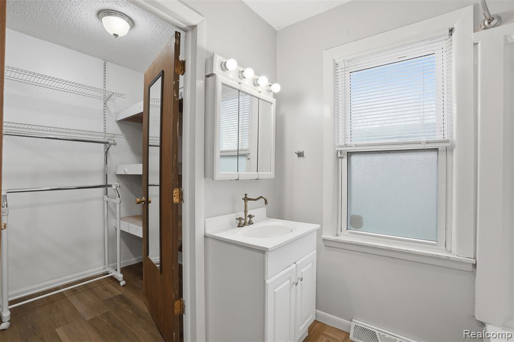 1028 Carlton Drive, Milan, MI 48160 — Photo 10
