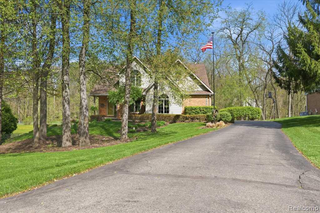 7042 Autumn Wood Drive, Brighton, MI 48116 — front exterior