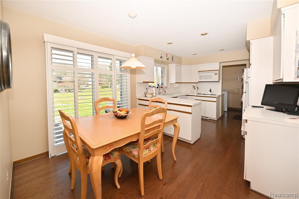 6132 Ledgeway Drive, West Bloomfield, MI — Photo 12