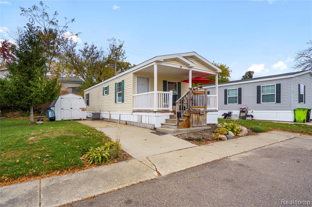 75 Woodridge Court, White Lake, MI — Photo 2