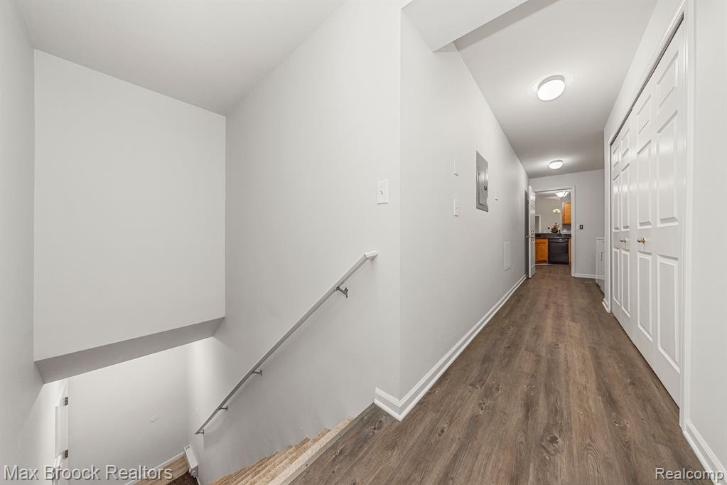 9203 FARMINGDALE Lane, Walled Lake, MI 48390 — Photo 27