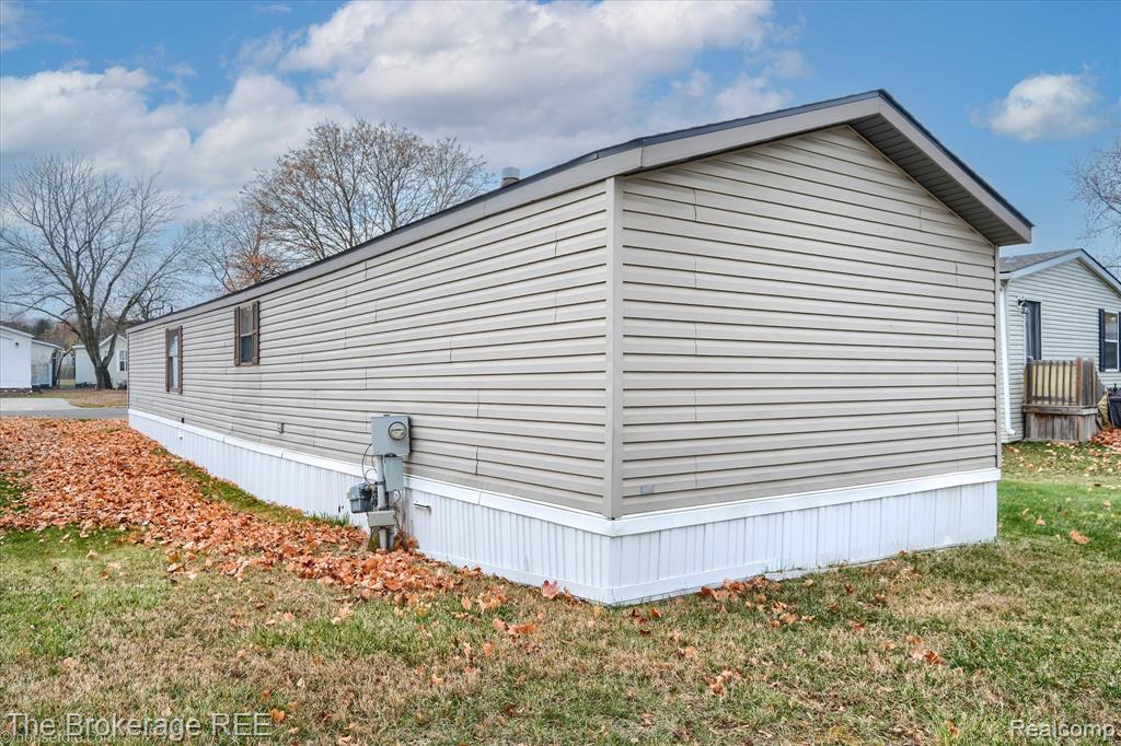 17101 Kropf Avenue, Davisburg, MI 48350 — Photo 5