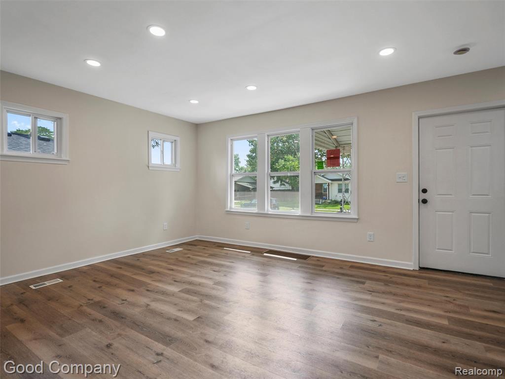 94 W Evelyn Avenue, Hazel Park, MI 48030 — Photo 7