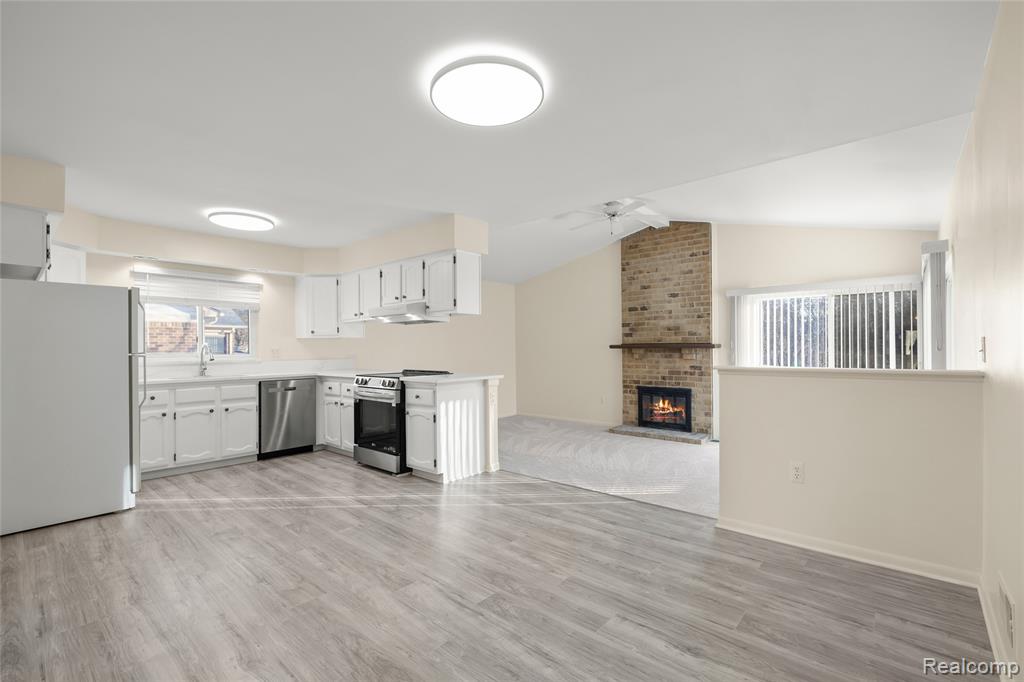 40661 Oakwood Drive, Novi, MI — Photo 8