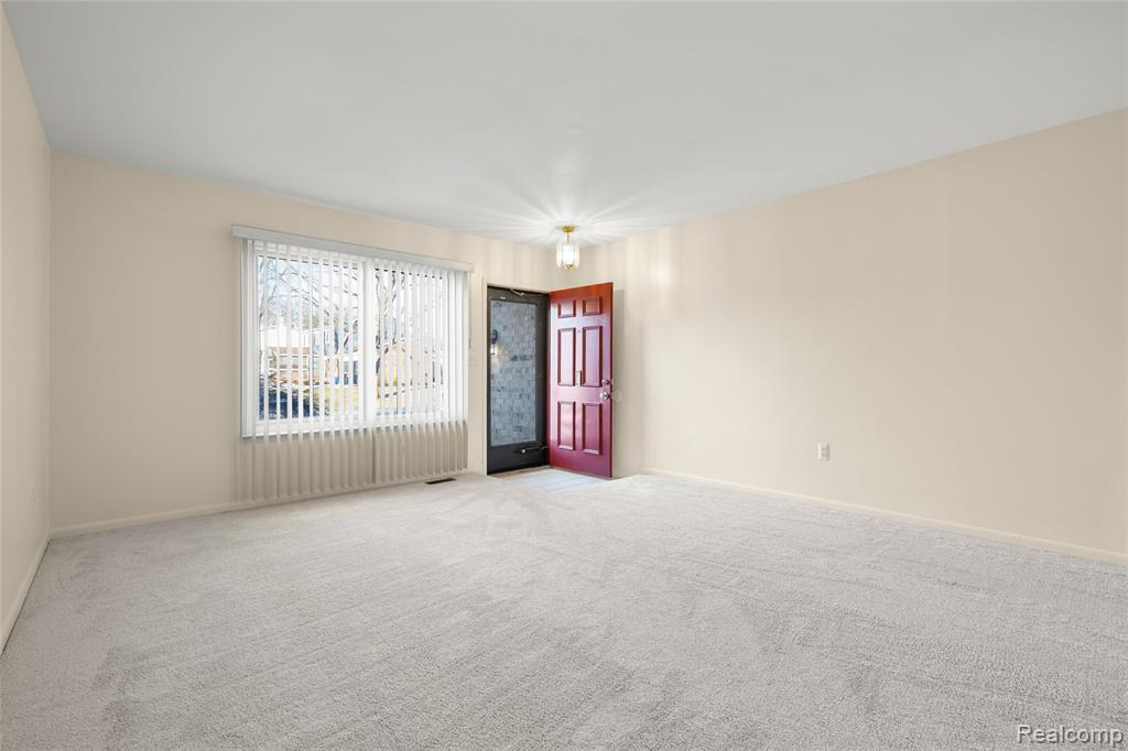 40661 Oakwood Drive, Novi, MI — Photo 5