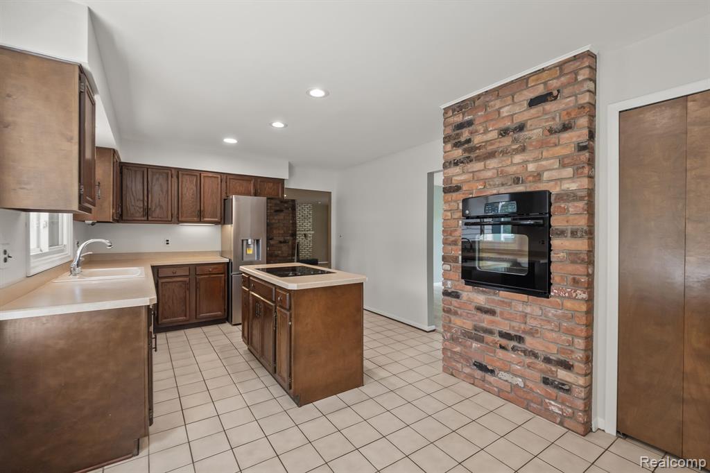 663 Lake Forest Road, Troy, MI 48309 — Photo 14