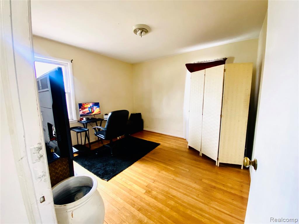 17334 Sprenger Avenue, Eastpointe, MI 48021 — Photo 17