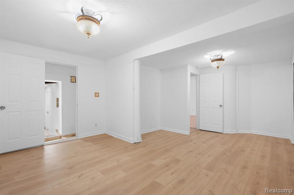 6551 Mayburn Street, Dearborn Heights, MI 48127 — Photo 27