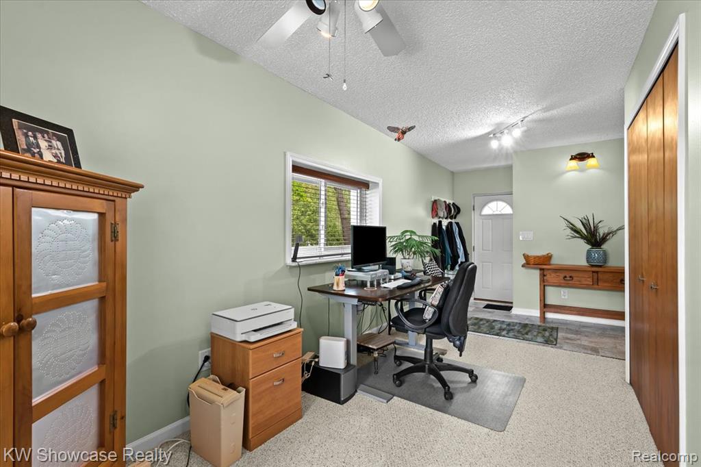 5865 Crescent Road, Waterford, MI 48327 — Photo 21