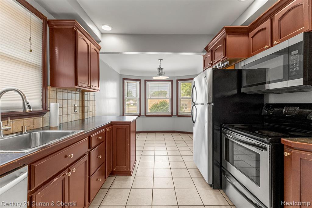 9299 Becker Avenue, Allen Park, MI 48101 — Photo 16