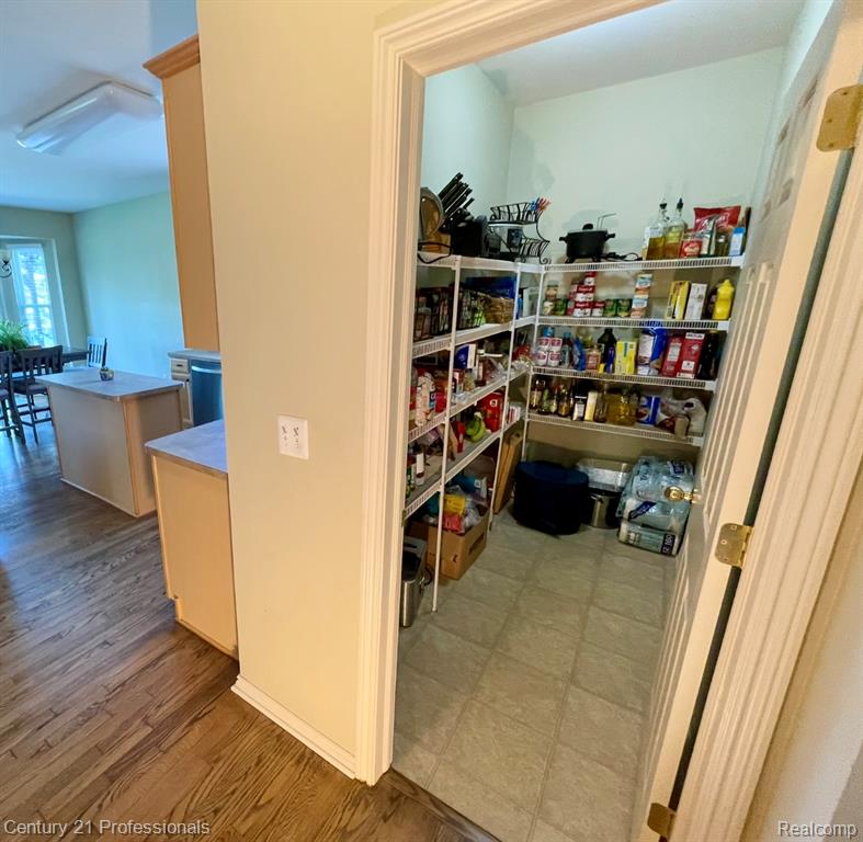 778 W Peninsula Court, Oxford, MI, 48371