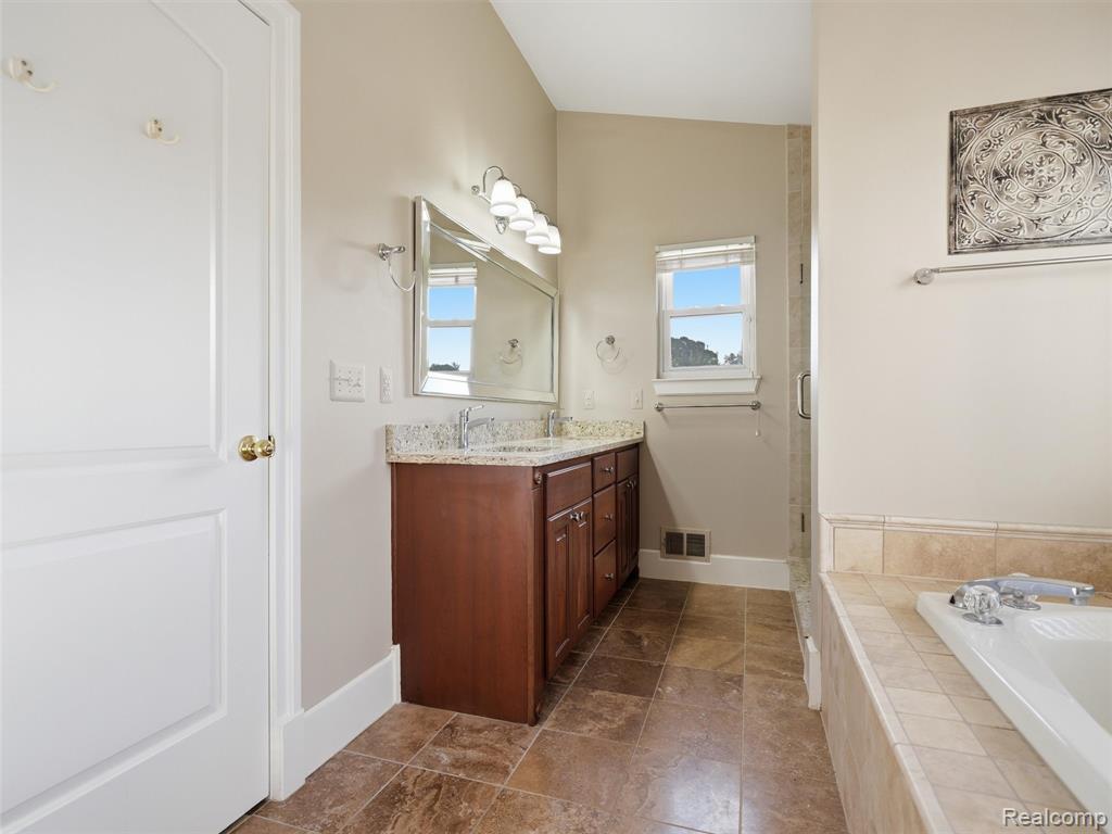 1232 Thorn Ridge Drive, Howell, MI 48843 — Photo 15