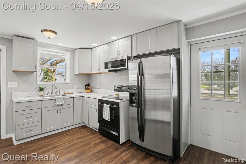 6510 Oakridge Drive, Waterford, MI 48329 — Photo 7