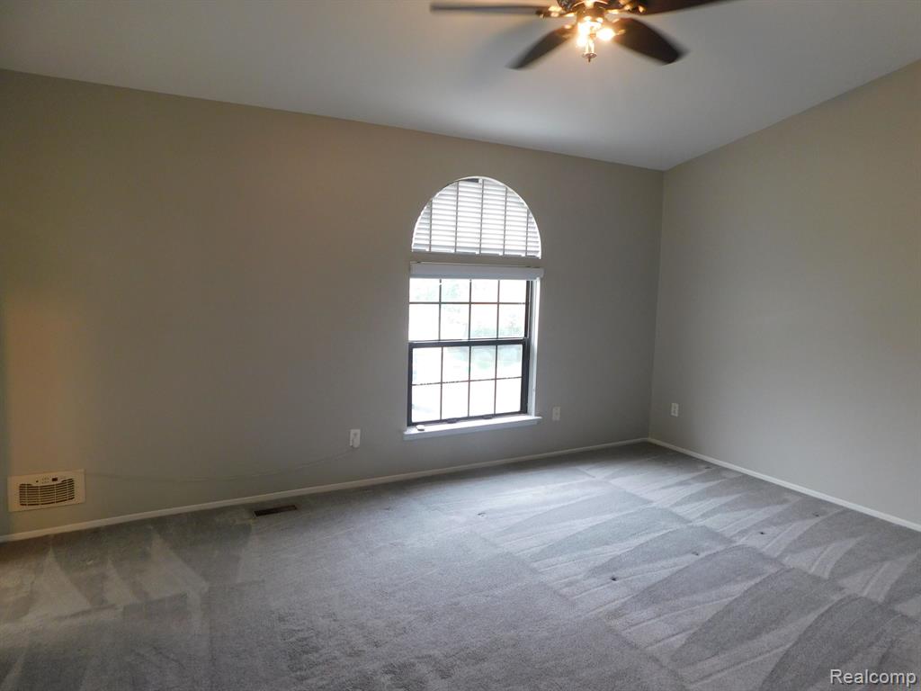 5606 DRAKE HOLLOW Drive W, West Bloomfield, MI — Photo 35