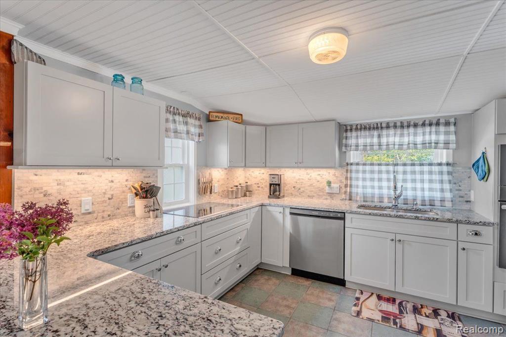 9055 CLINTON Street, Holly, MI 48442 — Photo 9