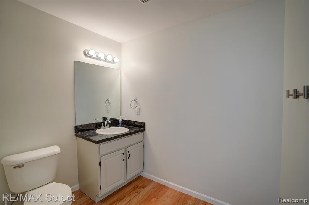 4392 OAK TREE Trail, Fenton, MI 48430 — Photo 44
