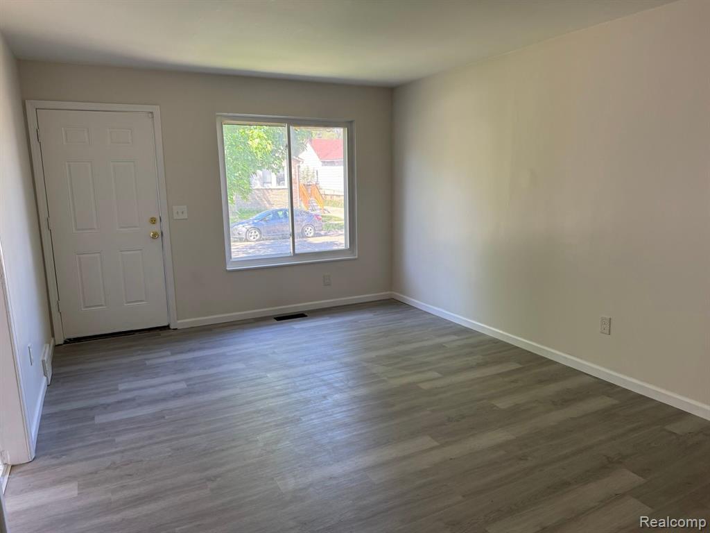 8684 PAIGE Avenue, Warren, MI 48089 — Photo 2