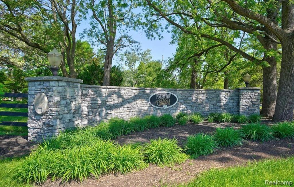 8284 PINE HOLLOW Trail, Grand Blanc, MI 48439 — Photo 5