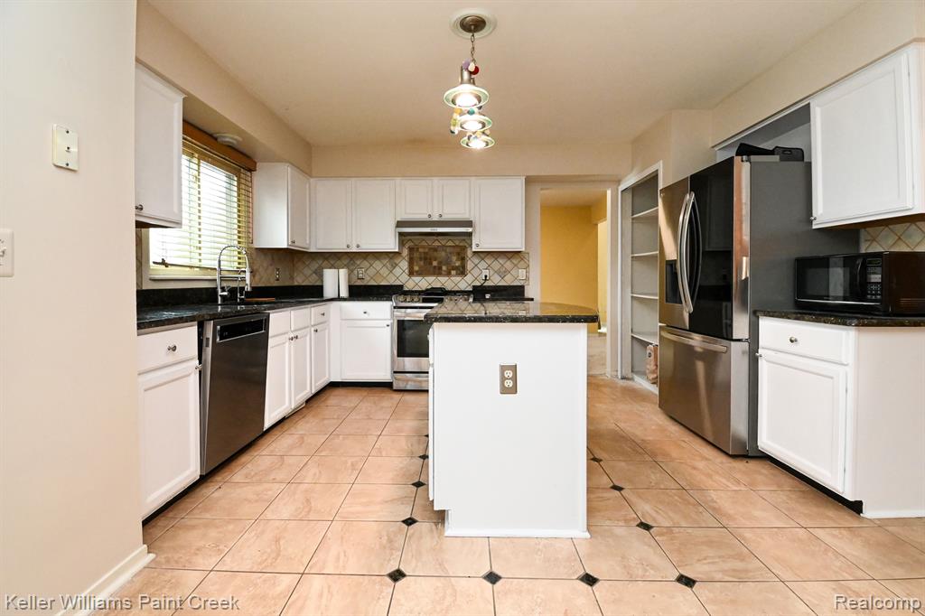42571 Wimbleton Way, Novi, MI — Photo 16