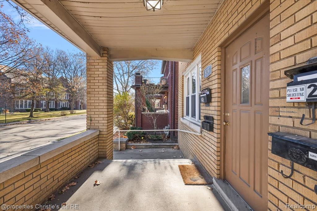 829 Beaconsfield Ave, Grosse Pointe Park, MI 48230 — Photo 6