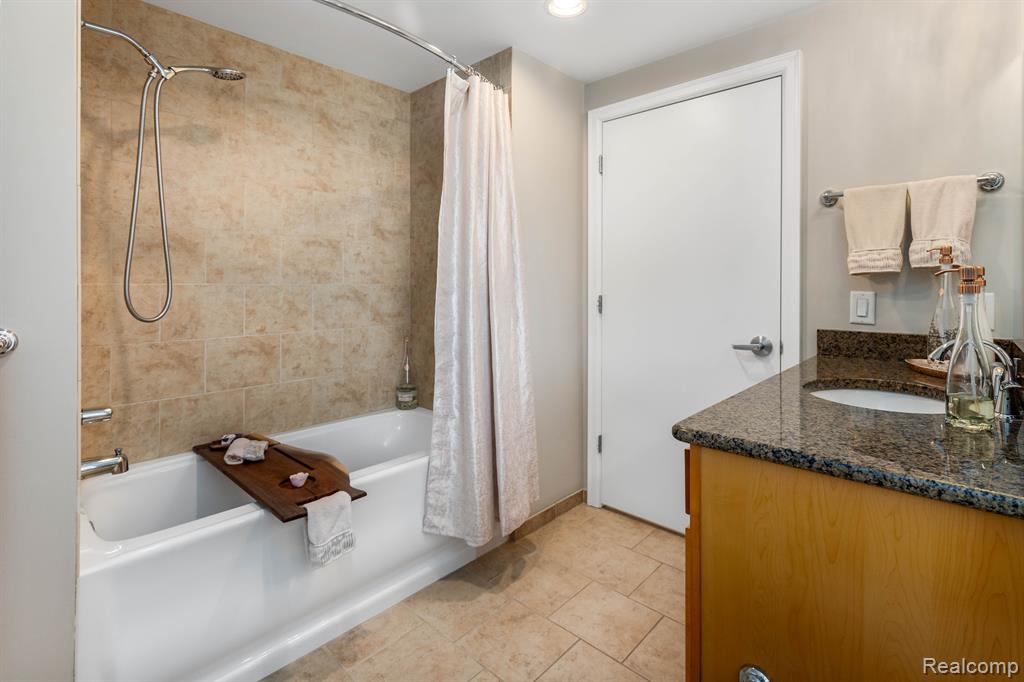 525 W Lafayette Boulevard, 16B, Detroit, MI 48226 — Photo 23