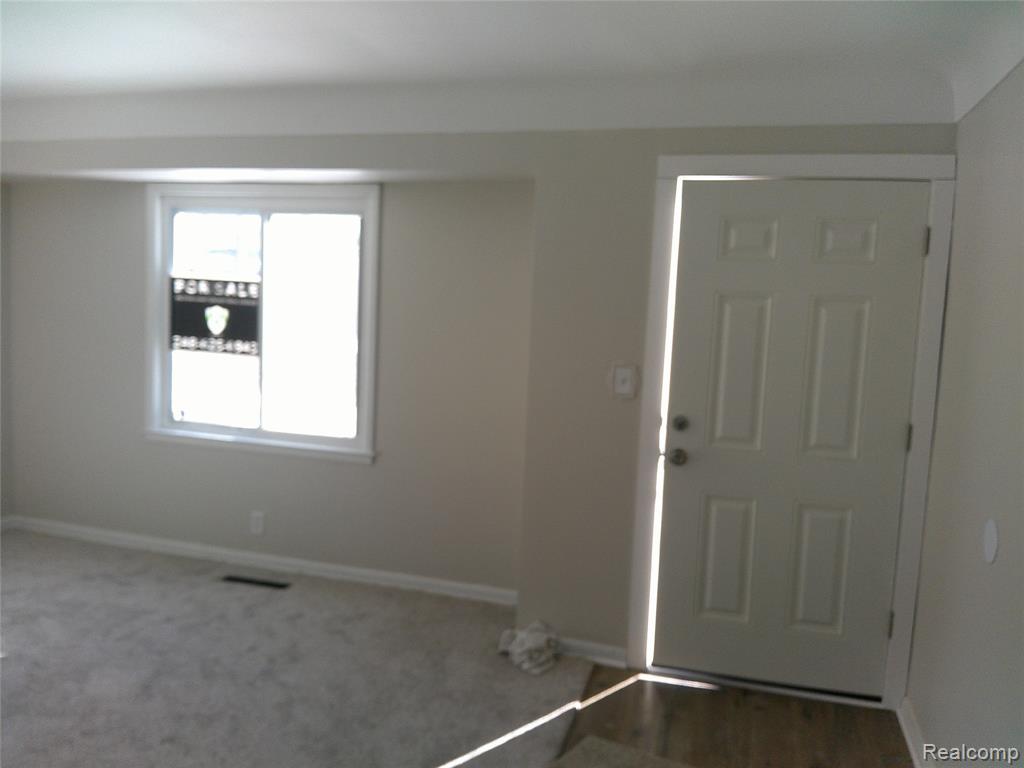 846 W Hemphill Road, Flint, MI 48507 — Photo 6