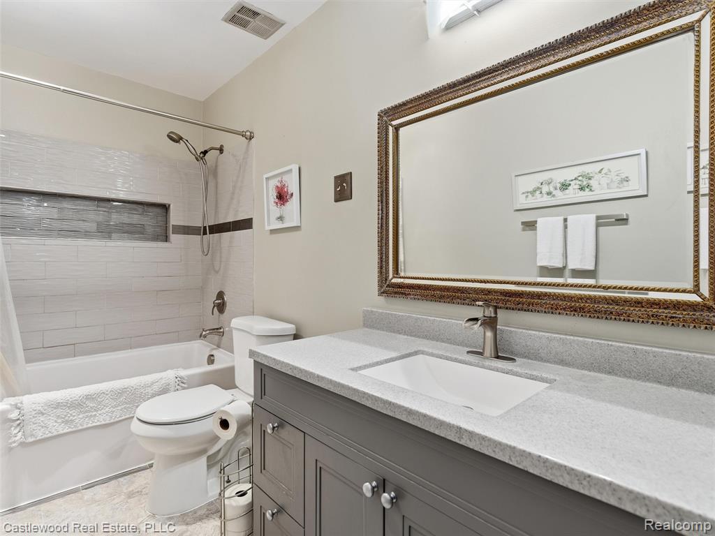 5868 Shore Court, Clarkston, MI — Photo 29