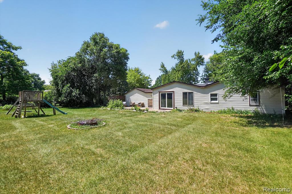 508 Deland Road, Flushing, MI 48433 — Photo 31