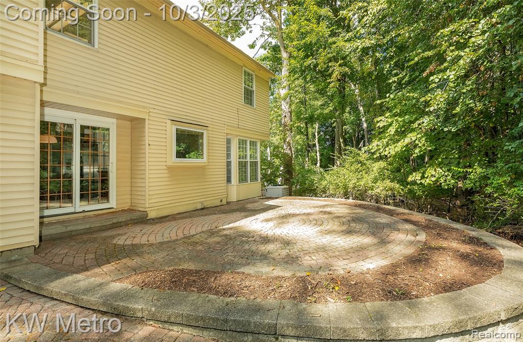 435 Thornridge Court, Rochester Hills, MI 48307 — Photo 45
