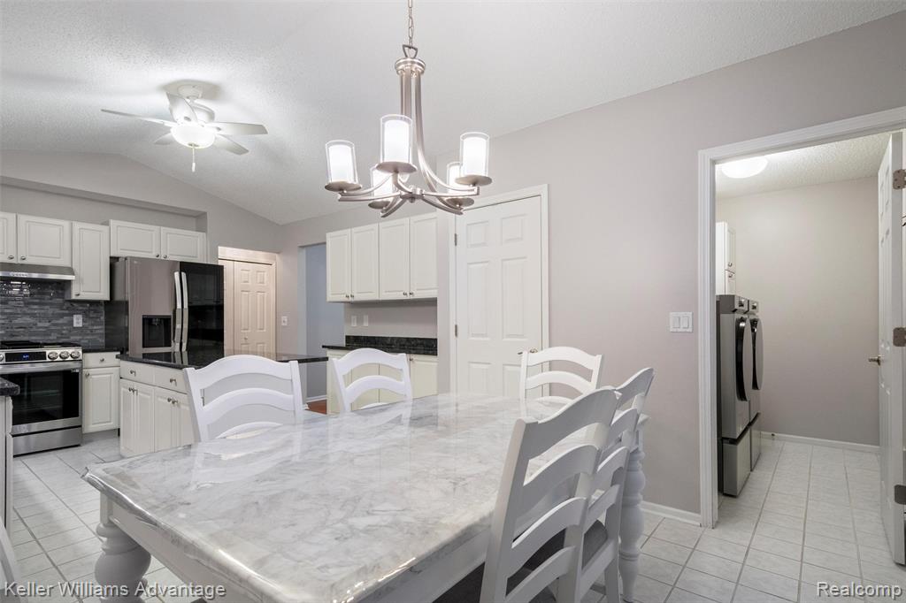 35173 Knollwood Lane, Farmington, MI 48335 — Photo 24