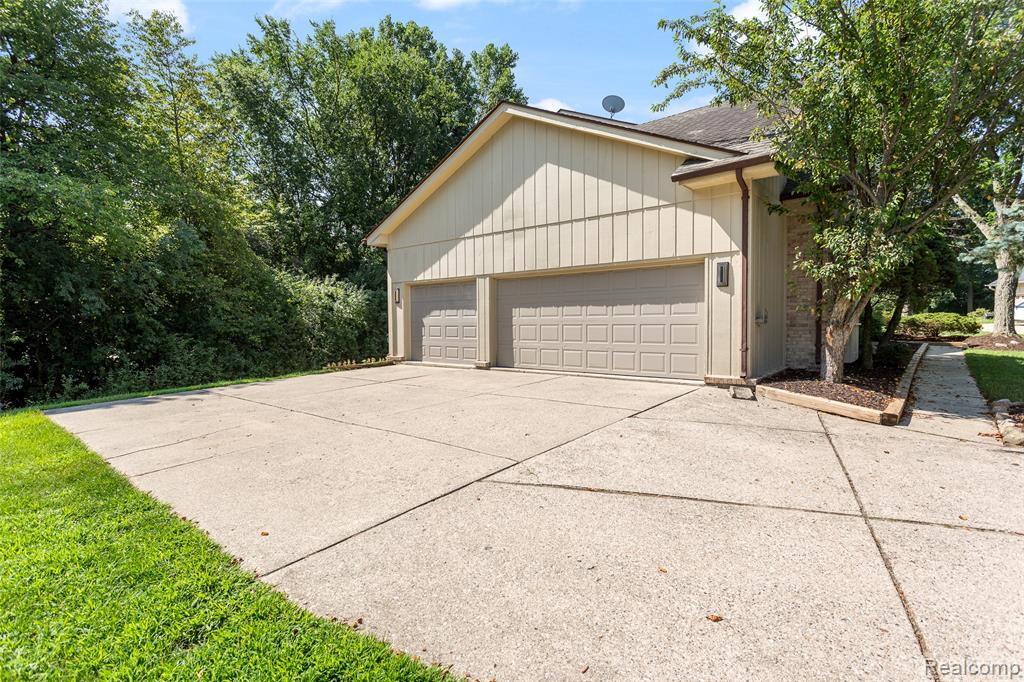 6890 Duchess Court, Troy, MI 48098 — Photo 59