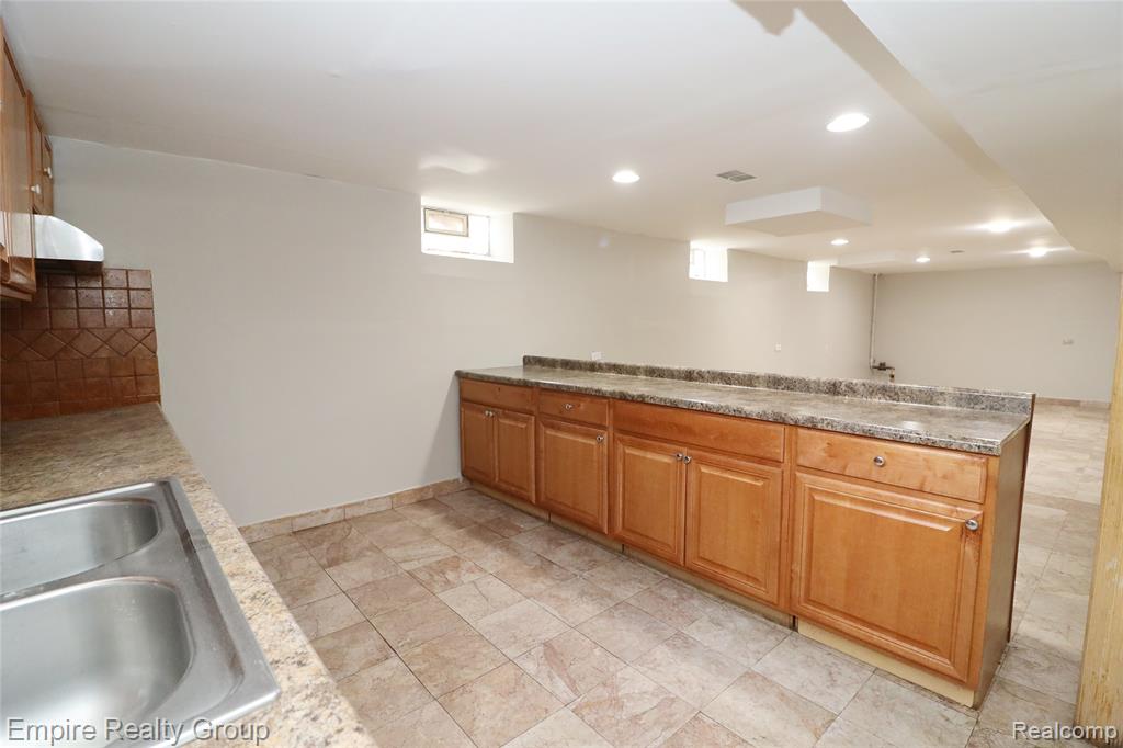 5743 N Highland Street, Dearborn Heights, MI 48127 — Photo 29