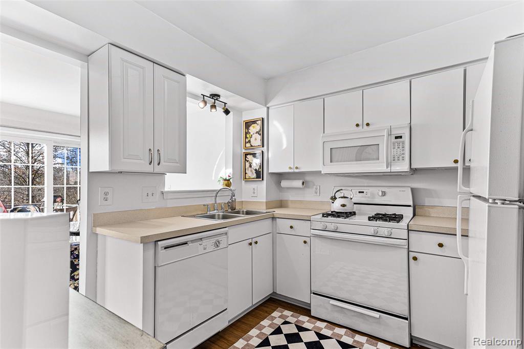 4680 Hunters Circle W, Canton, MI 48188 — Photo 9