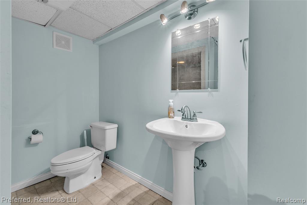 190 Crocker Boulevard, Mount Clemens, MI 48043 — Photo 56