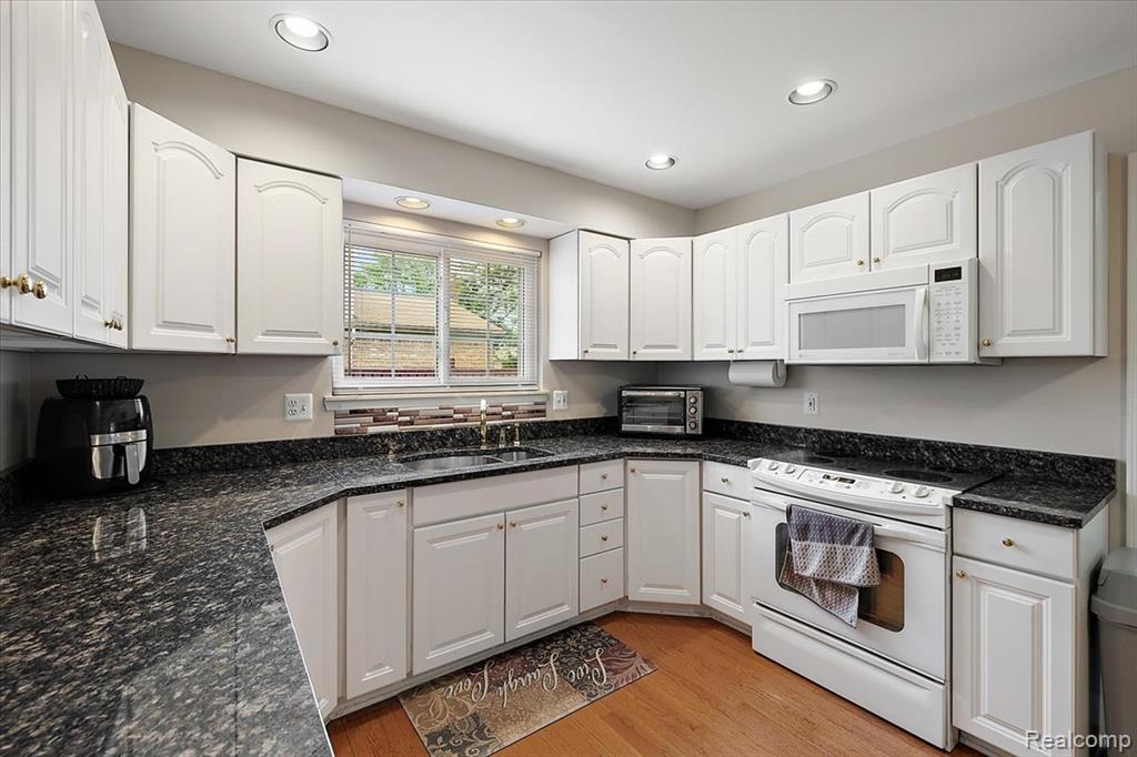 39573 Schroeder Drive, Clinton Twp, MI 48038 — Photo 20