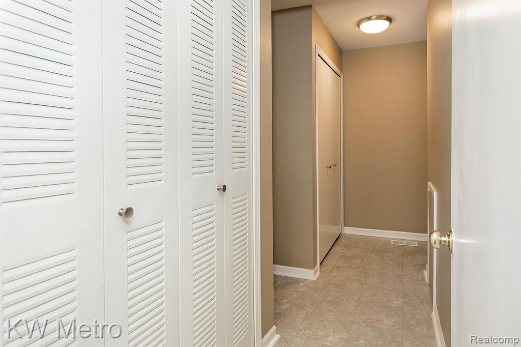 516 NEWBURNE POINTE, Bloomfield Hills, MI 48304 — Photo 29
