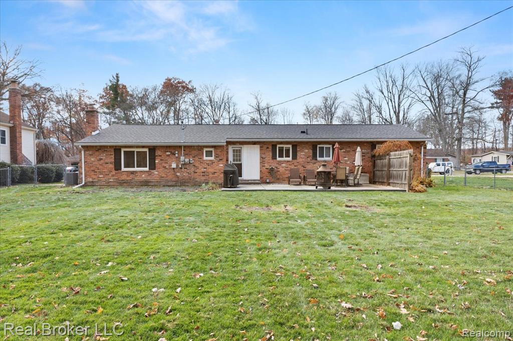 52048 Brentwood Drive, Shelby Twp, MI 48316 — Photo 40