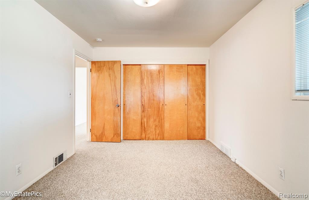 8242 RICKIE Lane, Westland, MI — Photo 17