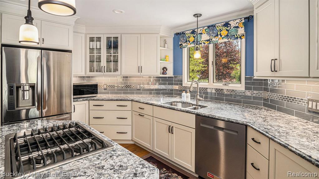 6858 CORRIGAN Drive, Brighton, MI 48116 — Photo 7