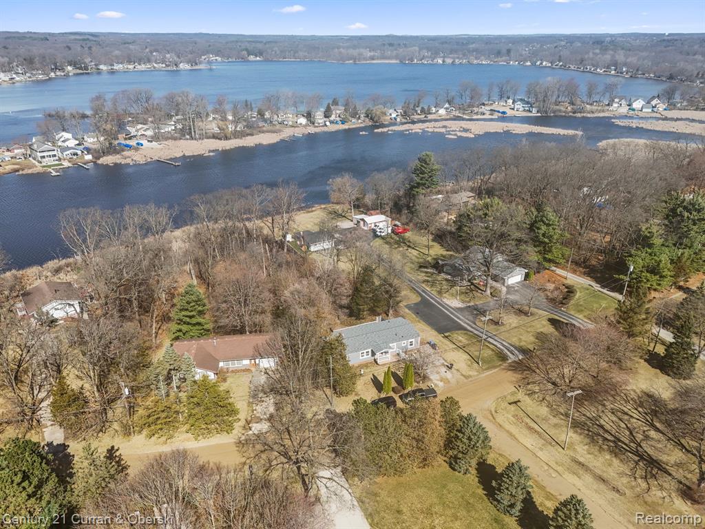 8878 RIVER VALLEY Road, Brighton, MI 48116 — Photo 27