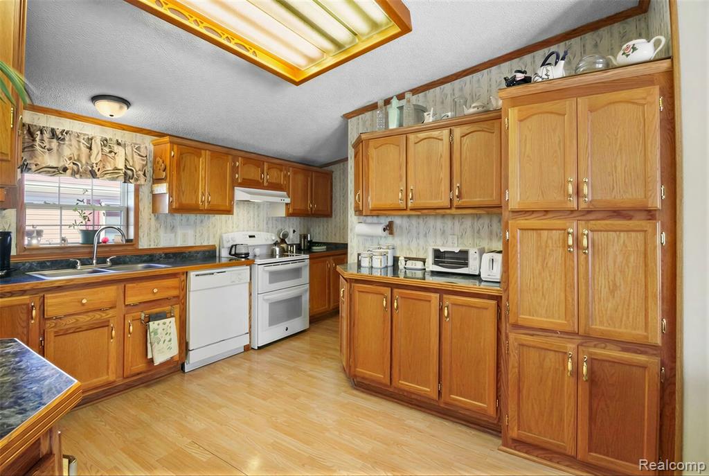 13617 Orchard View Street, Carleton, MI 48117 — Photo 9