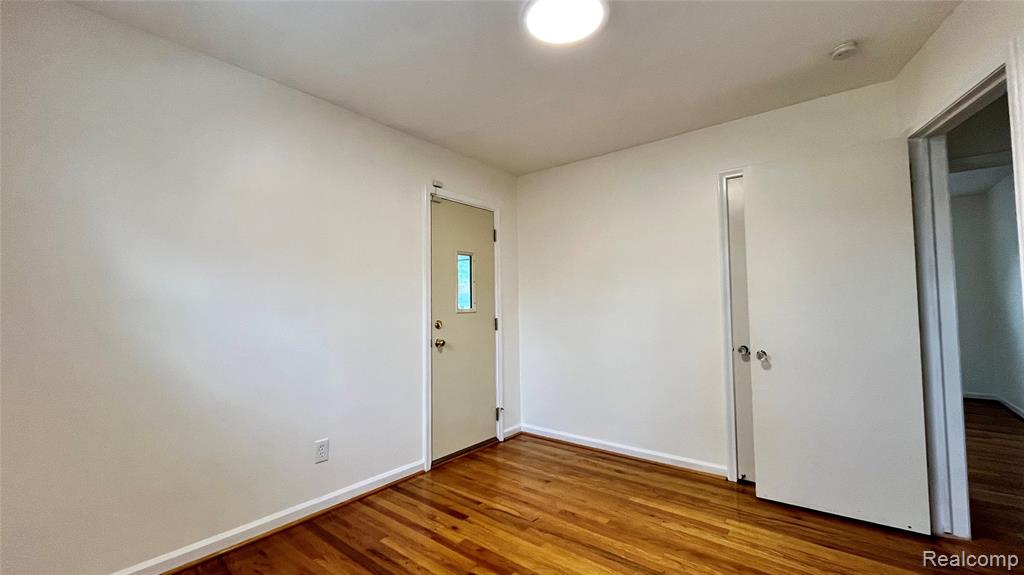 8252 Dale Street, Dearborn Heights, MI 48127 — Photo 16