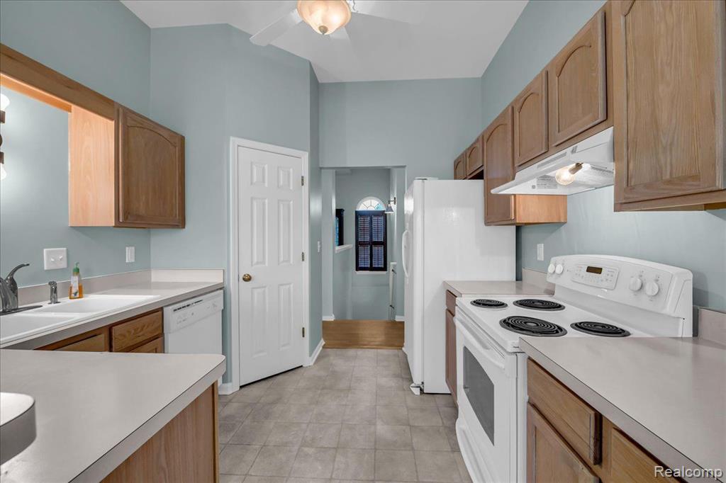 4134 ASPEN Circle, Grand Blanc, MI 48439 — Photo 9