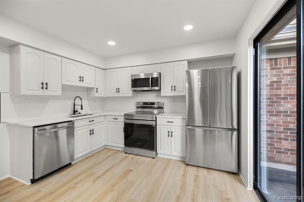 36988 Dartmoor Drive, Farmington Hills, MI 48331 — Photo 7