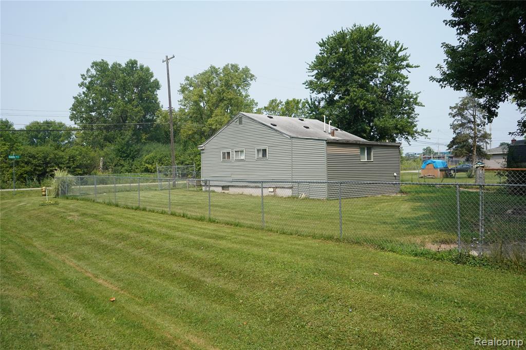 5462 Harry Street, Flint, MI 48505 — Photo 8