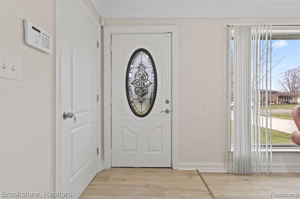 41920 MAROLD Drive, Sterling Heights, MI 48314 — Photo 12