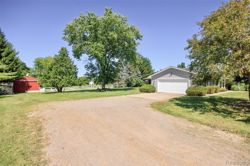 595 N Cedar Road, Fowlerville, MI 48836 — Photo 42