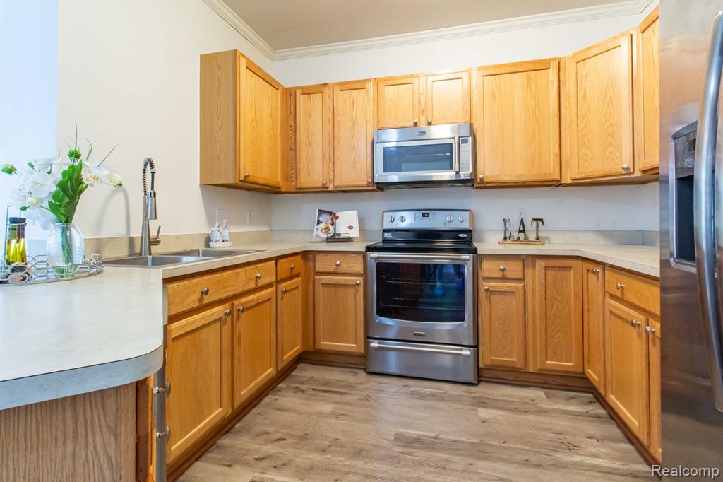 7103 ADDINGTON Drive, Commerce Twp, MI 48390 — Photo 14